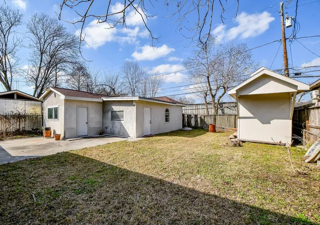 Photo 3 of Sale Pending at 2237 Cromwell St, Houston, TX 77093 | MLS# 17119972 | Listing updated on 2026-09-17