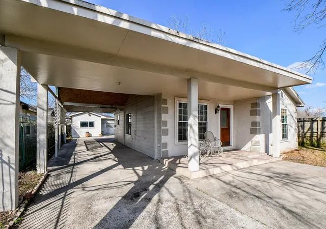 Photo 3 of Sale Pending at 2237 Cromwell St, Houston, TX 77093 | MLS# 17119972 | Listing updated on 2026-09-17