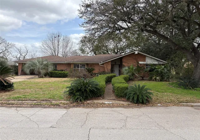Homes for sale in Houston, TX | 8215 Glencrest St, Houston, TX 77061 | MLS# 78724228