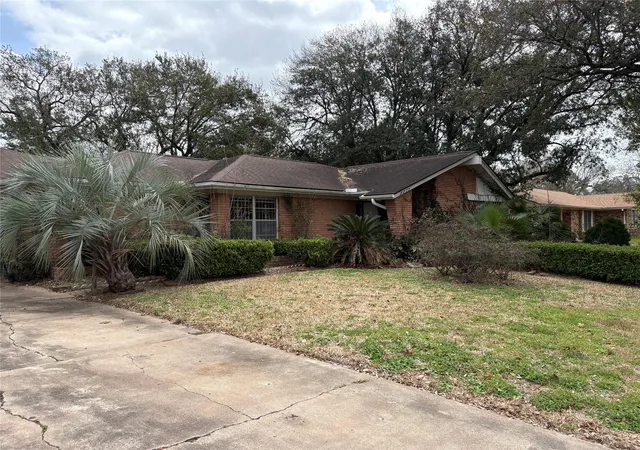 Homes for sale in Houston, TX | 8215 Glencrest St, Houston, TX 77061 | MLS# 78724228