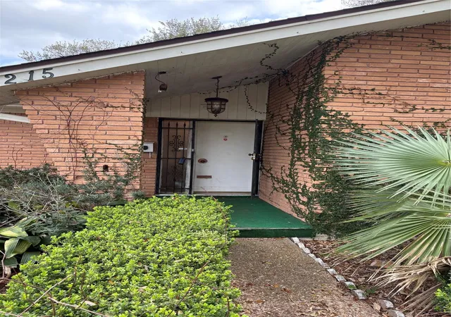 Homes for sale in Houston, TX | 8215 Glencrest St, Houston, TX 77061 | MLS# 78724228