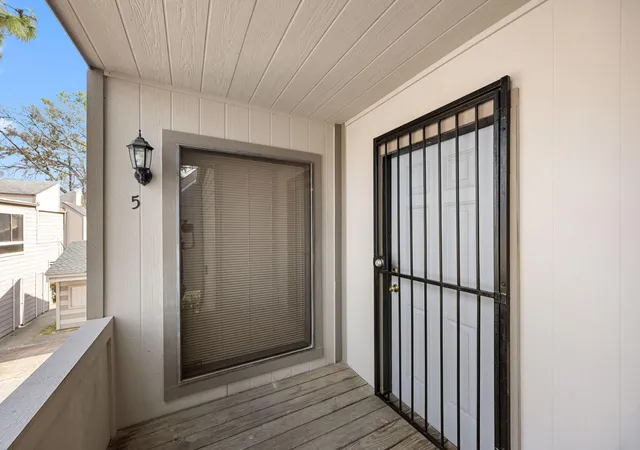 2nd image of 17202 Imperial Vly Dr, Houston, TX 77060