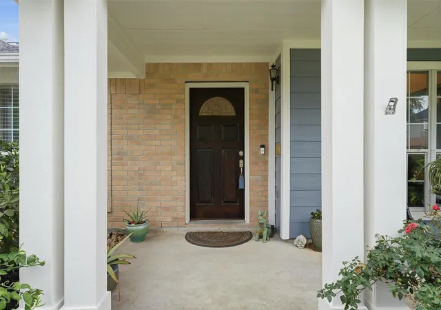 3rd image of 1433 Cottage Cove Ct, Seabrook, TX 77586 | MLS# 47266814