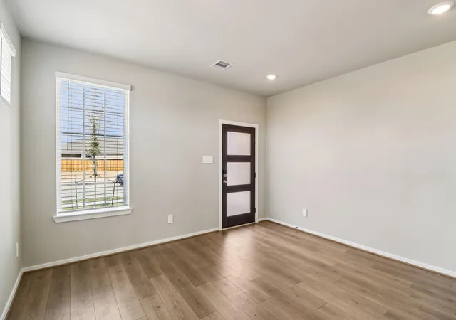 Photo 3 of Sale Pending at 5124 Redbud Valley Dr, Pearland, TX 77584 | MLS# 91951833 | Listing updated on 2026-09-09