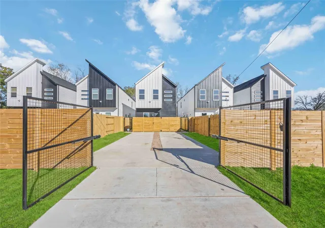 1st image of 2120 Creston Dr #A/B, Houston, TX 77026 | MLS# 89276693