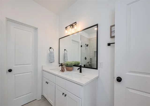 2nd image of 2120 Creston Dr, Houston, TX 77026