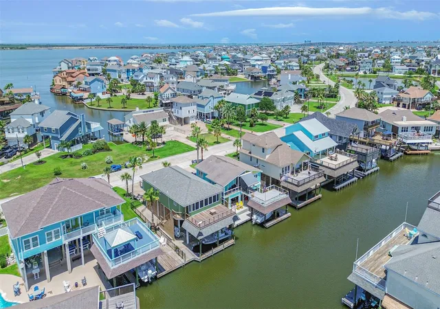 4th image of 1823 Tiki Dr, Galveston, TX 77554 | MLS# 91806815