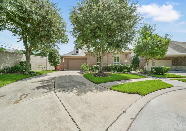 Photo 3 of Single family home for sale at 6518 Cyn Cliff Ct, Houston, TX 77041 | MLS# 33467600 | Listing updated on 2026-09-18