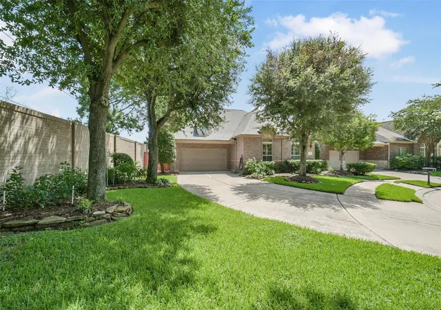 Photo 3 of Single family home for sale at 6518 Cyn Cliff Ct, Houston, TX 77041 | MLS# 33467600 | Listing updated on 2026-09-18