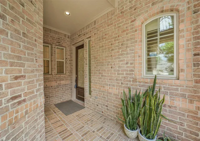 Photo 4 of Single family home for sale at 6518 Cyn Cliff Ct, Houston, TX 77041 | MLS# 33467600 | Listing updated on 2026-09-18