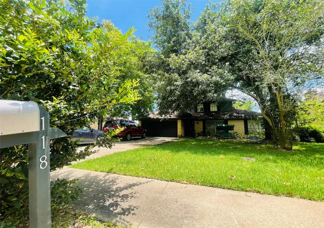 2nd image of 118 Driftwood Dr, Lake Jackson, TX 77566 | MLS# 63583420