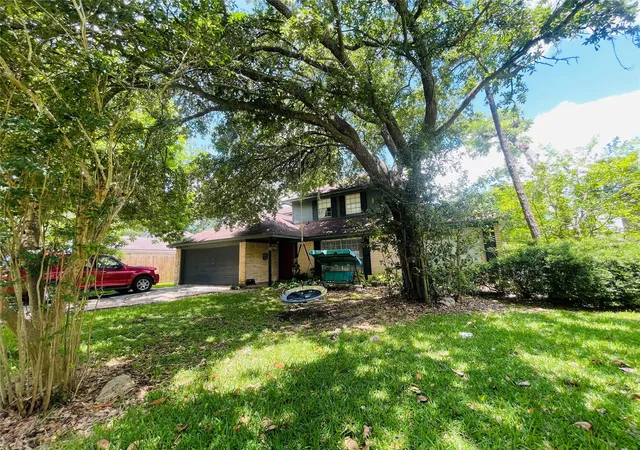 3rd image of 118 Driftwood Dr, Lake Jackson, TX 77566 | MLS# 63583420