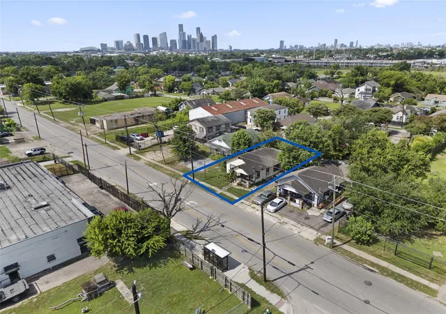 1st image of 2825 Jensen Dr, Houston, TX 77026 | MLS# 4544794