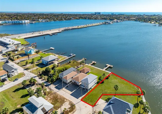 Photo 4 of Land for sale at 6319 Ave L, Galveston, TX 77551 | MLS# 46648985 | Listing updated on 2026-03-26