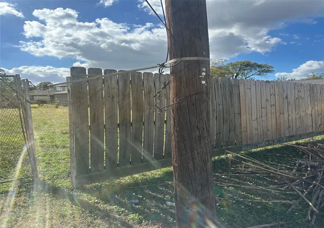 8th image of 8034 Safebuy St, Houston, TX 77028 | MLS# 83457773