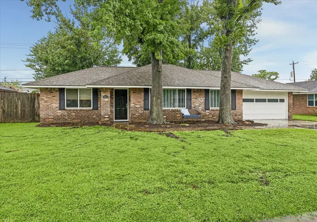 Photo 1 of Single family home for sale at 8923 Blankenship Dr, Houston, TX 77080 | MLS# 43169773 | Listing updated on 2026-09-23