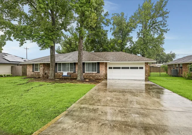 Photo 2 of Single family home for sale at 8923 Blankenship Dr, Houston, TX 77080 | MLS# 43169773 | Listing updated on 2026-09-23