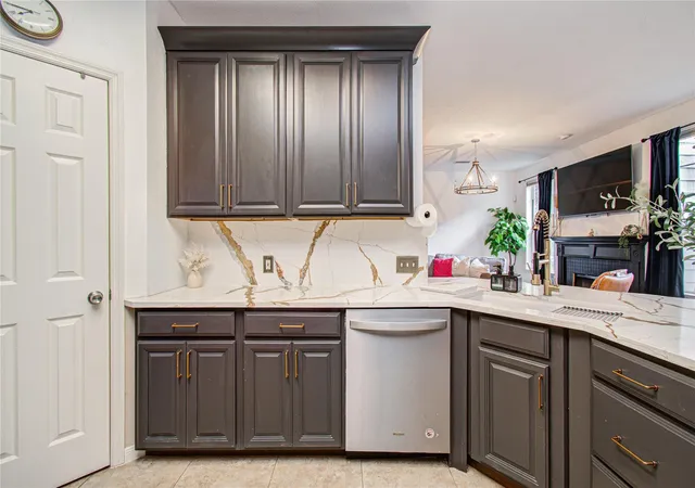 Photo 3 of Sale Pending at 47 W Tallowberry Dr, Spring, TX 77381 | MLS# 66414339 | Listing updated on 2026-09-12