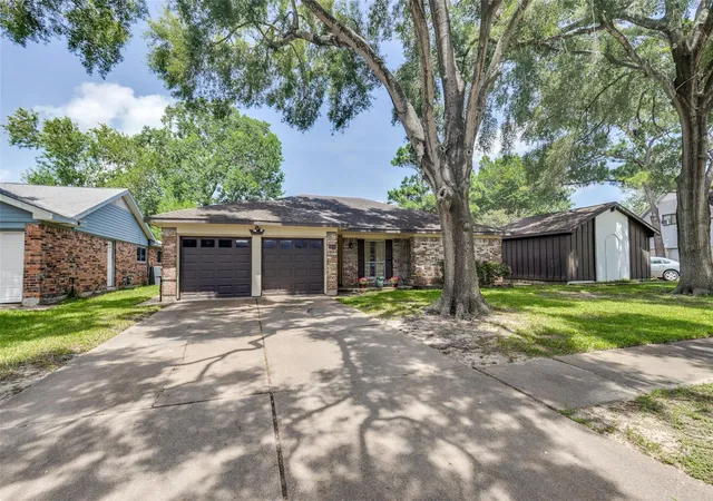 Photo 2 of Single family home for sale at 16131 White Star Dr, Houston, TX 77062 | MLS# 89375101 | Listing updated on 2026-09-07