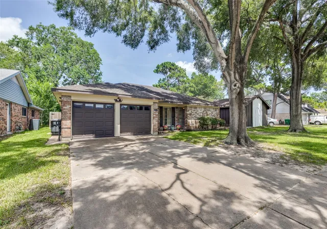 Photo 3 of Single family home for sale at 16131 White Star Dr, Houston, TX 77062 | MLS# 89375101 | Listing updated on 2026-09-07