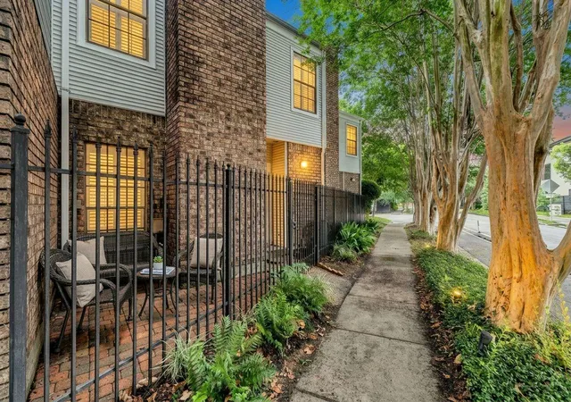 Photo 1 of Townhouse for sale at 2113 Waugh Dr, Houston, TX 77006 | MLS# 68395708 | Listing updated on 2026-09-11