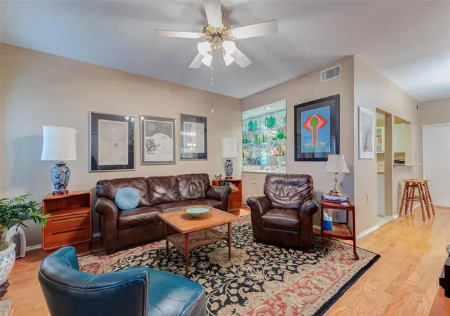 Photo 3 of Townhouse for sale at 2113 Waugh Dr, Houston, TX 77006 | MLS# 68395708 | Listing updated on 2026-09-11