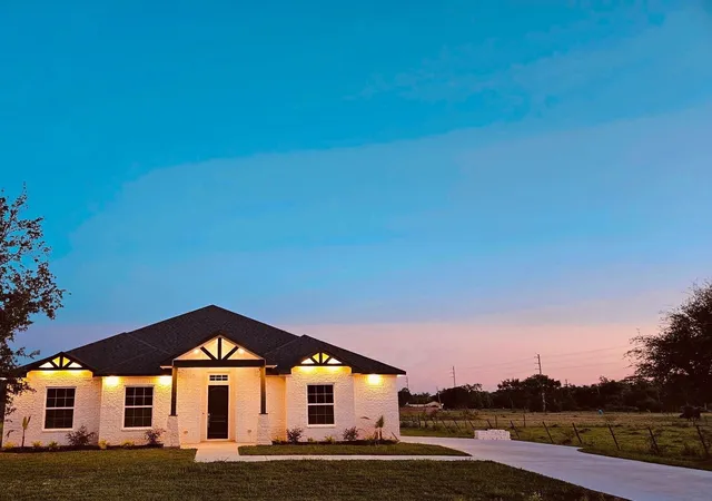 Photo 3 of Sale Pending at 7717 Prairie St, Hitchcock, TX 77563 | MLS# 81012604 | Listing updated on 2026-09-04
