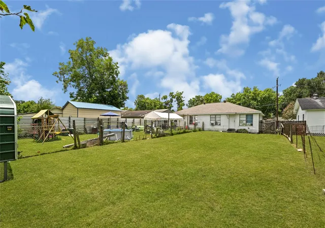 5th image of 2613 Oleander Dr, Pasadena, TX 77503 | MLS# 7741271