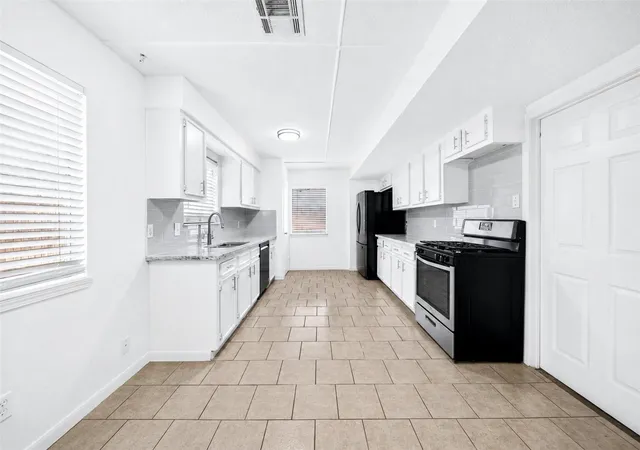 Photo 3 of Single family home for sale at 29318 Waltham St, Spring, TX 77386 | MLS# 17473010 | Listing updated on 2026-09-12