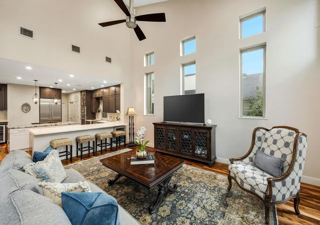 Photo 4 of Sale Pending at 510 Birdsall St, Houston, TX 77007 | MLS# 22367194 | Listing updated on 2026-09-01