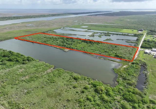 3rd image of 950 Miller Dr, Gilchrist, TX 77617 | MLS# 82177299