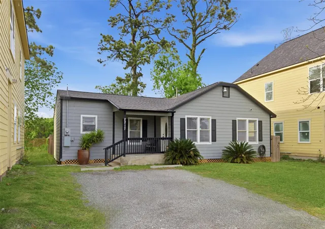 2nd image of 2217 Creston Dr, Houston, TX 77026 | MLS# 65627282