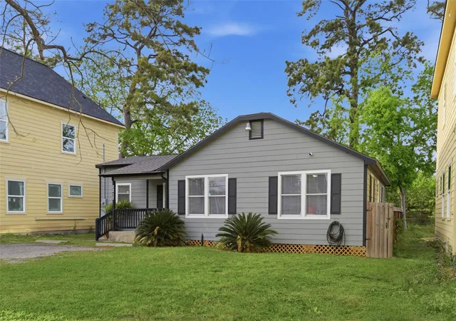 3rd image of 2217 Creston Dr, Houston, TX 77026 | MLS# 65627282