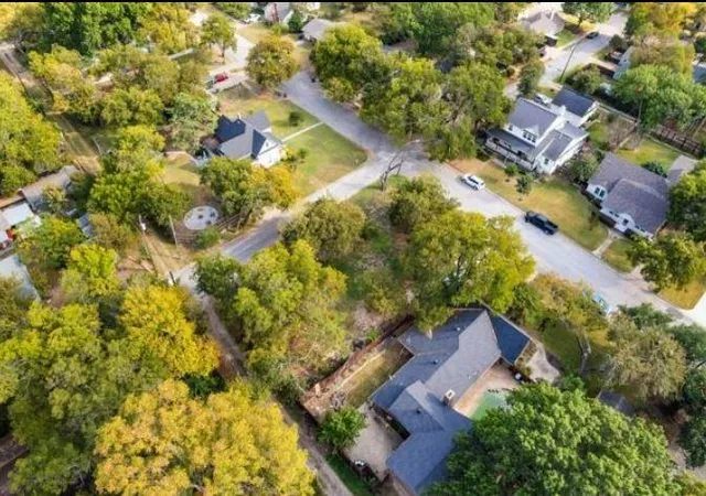 2nd image of 1001 W Avenue F, Garland, TX 75040 | MLS# 81420632