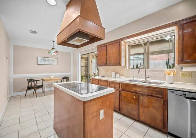 Photo 3 of Sale Pending at 2934 Ashford Trl Dr, Houston, TX 77082 | MLS# 19666757 | Listing updated on 2026-10-07