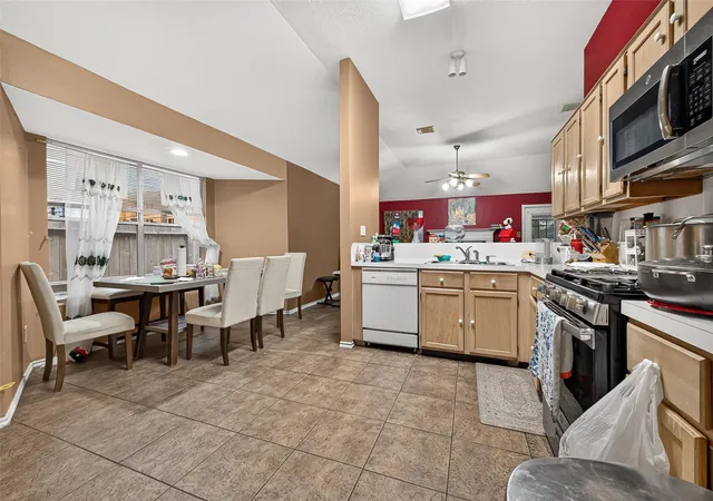 Photo 3 of Sale Pending at 3501 Riverside Dr, Pearland, TX 77581 | MLS# 21002316 | Listing updated on 2026-09-06