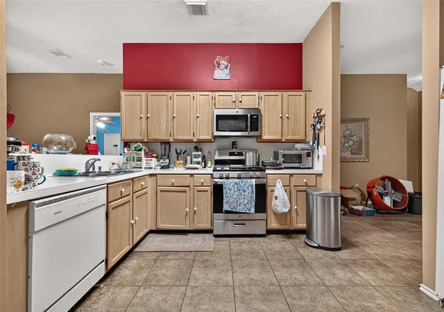 Photo 4 of Sale Pending at 3501 Riverside Dr, Pearland, TX 77581 | MLS# 21002316 | Listing updated on 2026-09-06