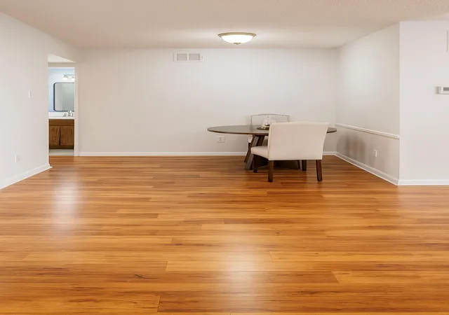Listing Photo 4 - Condo for sale in building located at 11201 Lynbrook Dr, Houston, TX 77042 - Unit #3504
