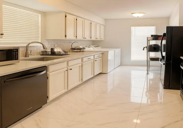 Listing Photo 5 - Condo for sale in building located at 11201 Lynbrook Dr, Houston, TX 77042 - Unit #3504