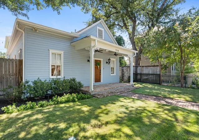 3rd image of 516 Columbia St, Houston, TX 77007 | MLS# 29048267