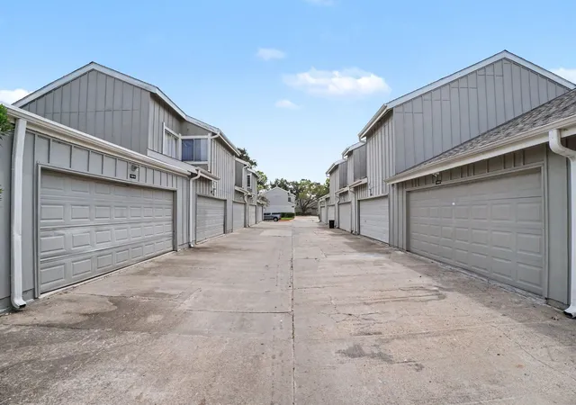 20th image of 13010 Greenway Chase Ct #3010, Houston, TX 77072 | MLS# 67139150