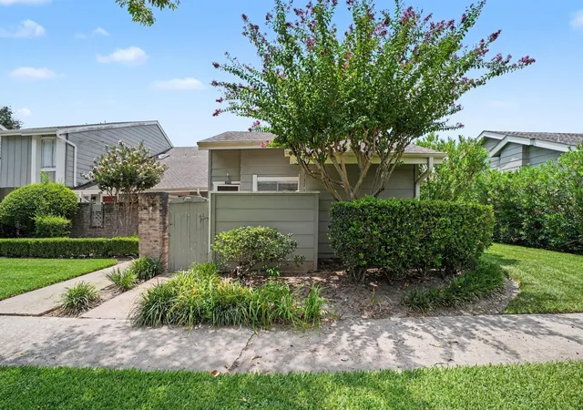 2nd image of 13010 Greenway Chase Ct #3010, Houston, TX 77072 | MLS# 67139150