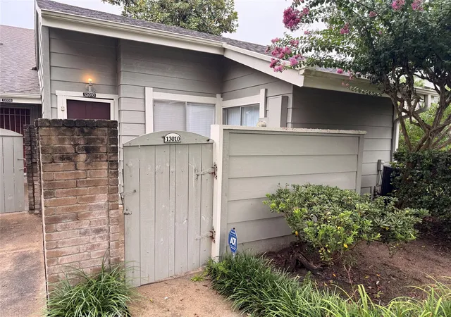 3rd image of 13010 Greenway Chase Ct, Houston, TX 77072