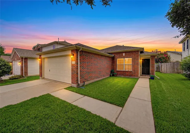 Photo 3 of Sale Pending at 3010 E Legends Bnd Dr, Spring, TX 77386 | MLS# 42171772 | Listing updated on 2026-09-03