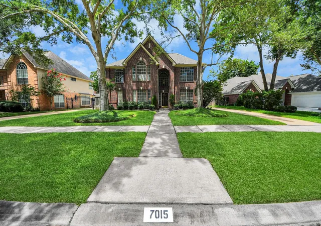 Photo 2 of Single family home for sale at 7015 Morningside Dr, Sugar Land, TX 77479 | MLS# 54963446 | Listing updated on 2026-10-06