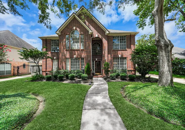 Photo 3 of Single family home for sale at 7015 Morningside Dr, Sugar Land, TX 77479 | MLS# 54963446 | Listing updated on 2026-10-06