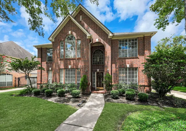 Photo 3 of Single family home for sale at 7015 Morningside Dr, Sugar Land, TX 77479 | MLS# 54963446 | Listing updated on 2026-10-06