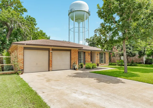 25th image of 310 Dogwood St, Lake Jackson, TX 77566 | MLS# 5591788