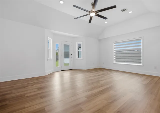 Photo 3 of Single family home for sale at 5734 Cullen Blvd, Houston, TX 77021 | MLS# 35985613 | Listing updated on 2026-10-05