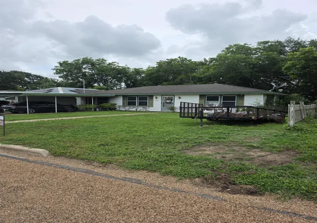 Homes for sale in Eagle Lake, TX | 706 Cemetery Ave, Eagle Lake, TX 77434 | MLS# 31048412
